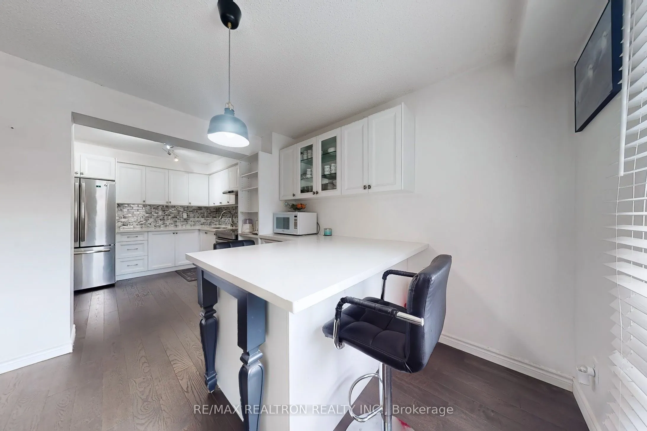 1121 Sandhurst Circle, #20