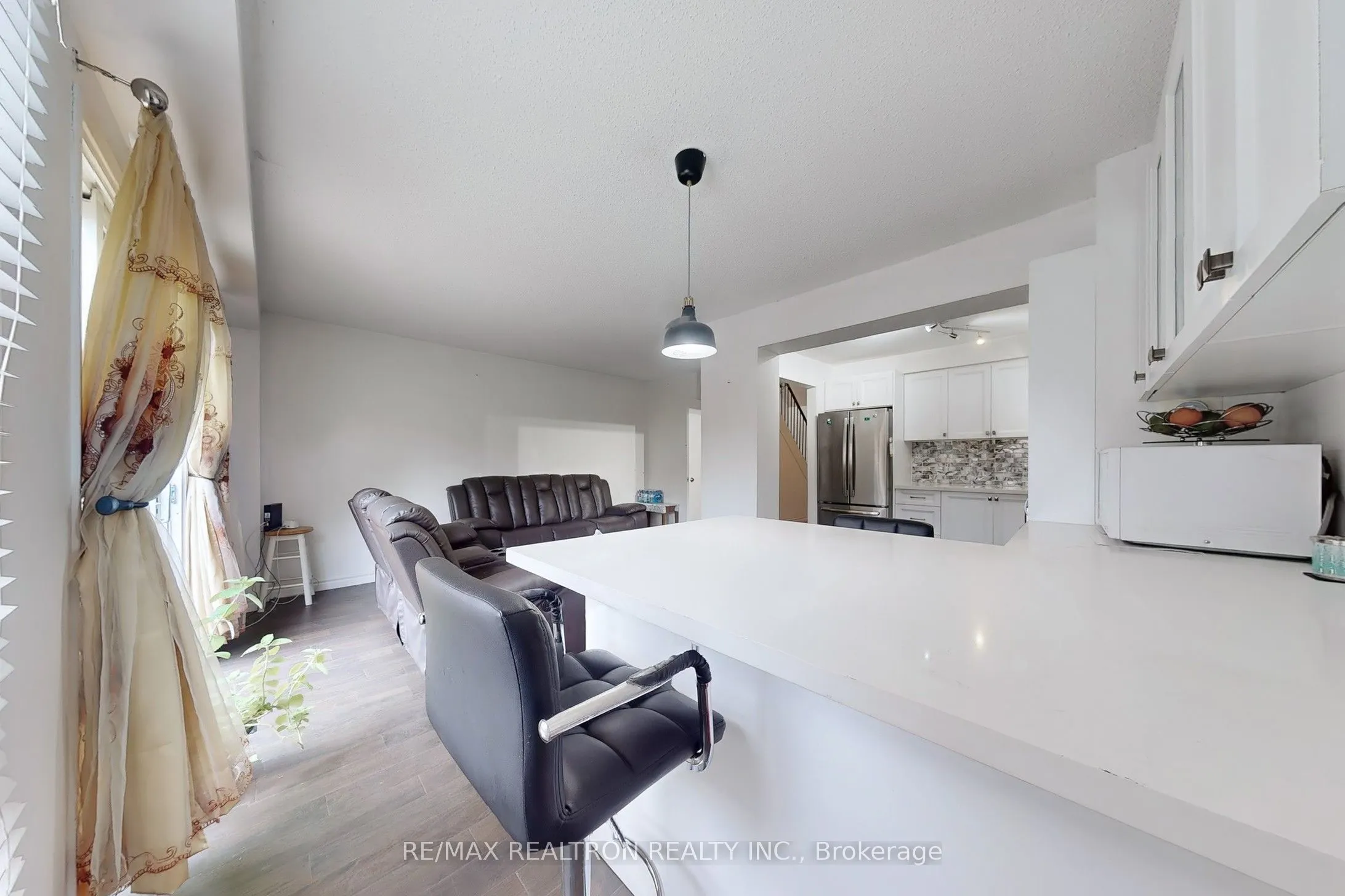 1121 Sandhurst Circle, #20