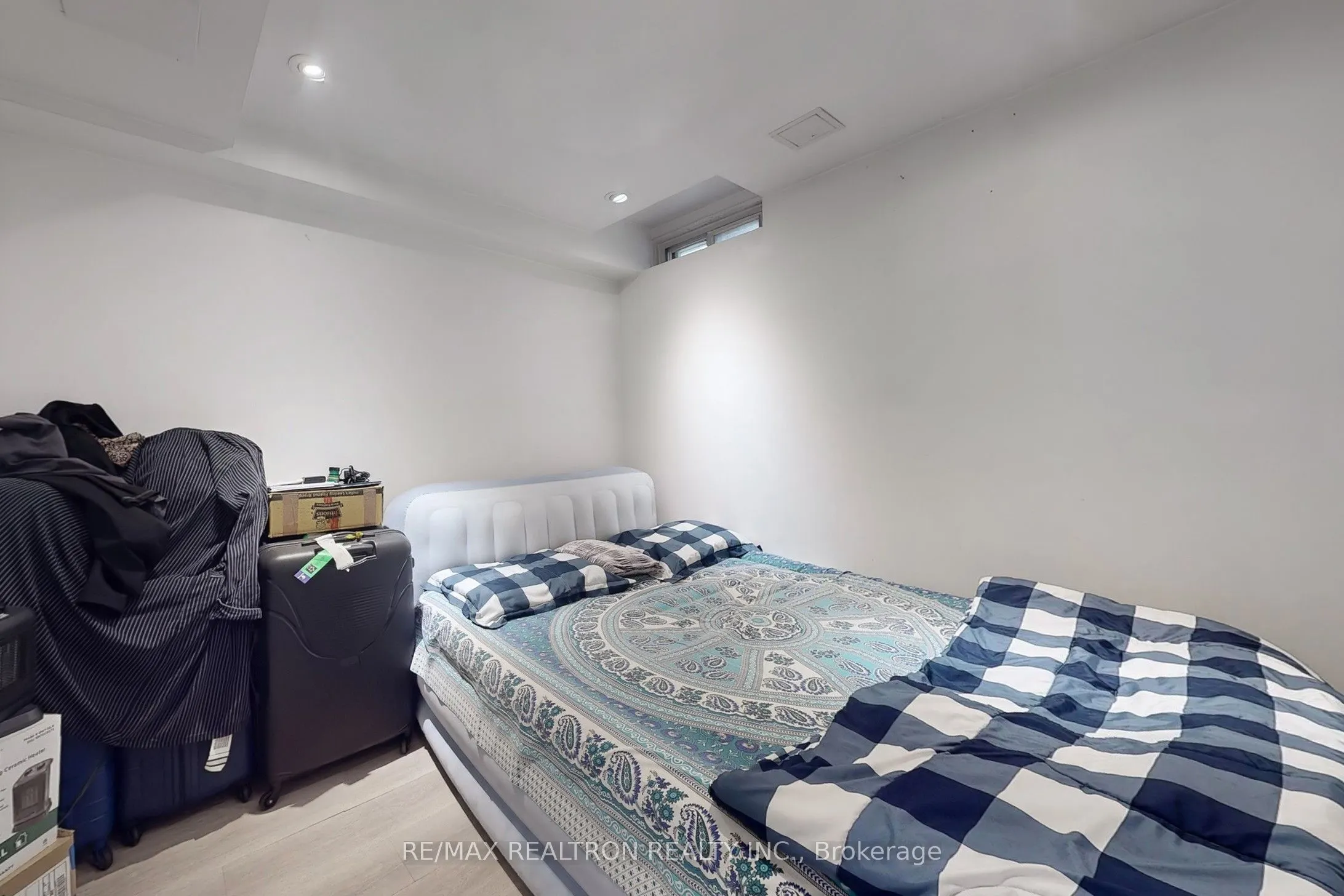 1121 Sandhurst Circle, #20