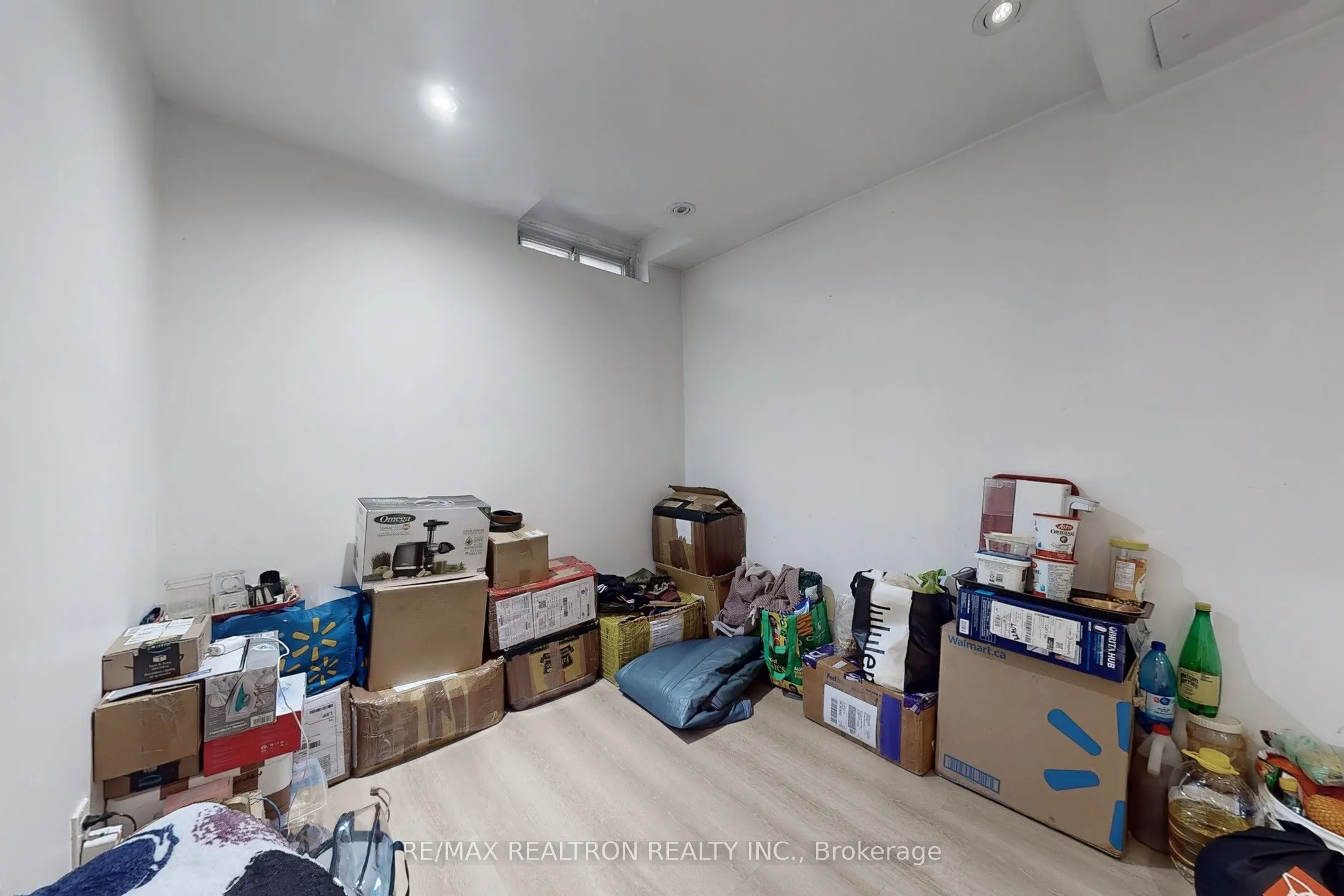 1121 Sandhurst Circle, #20