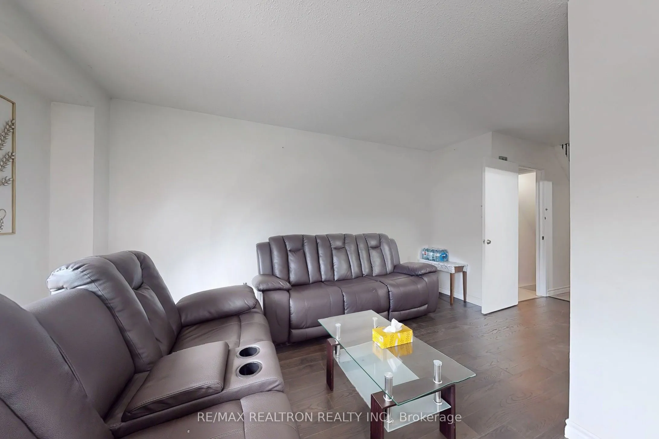 1121 Sandhurst Circle, #20
