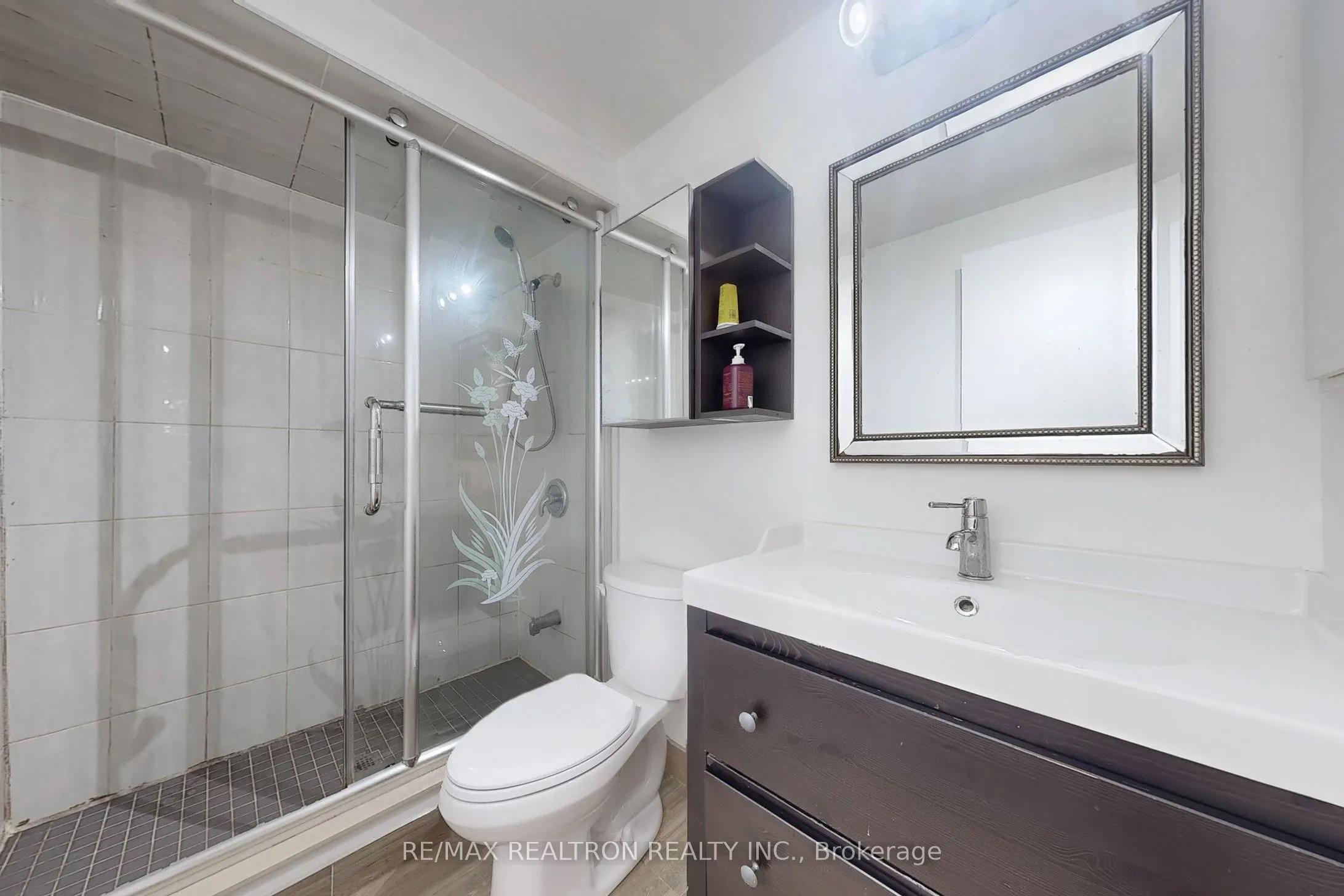 1121 Sandhurst Circle, #20