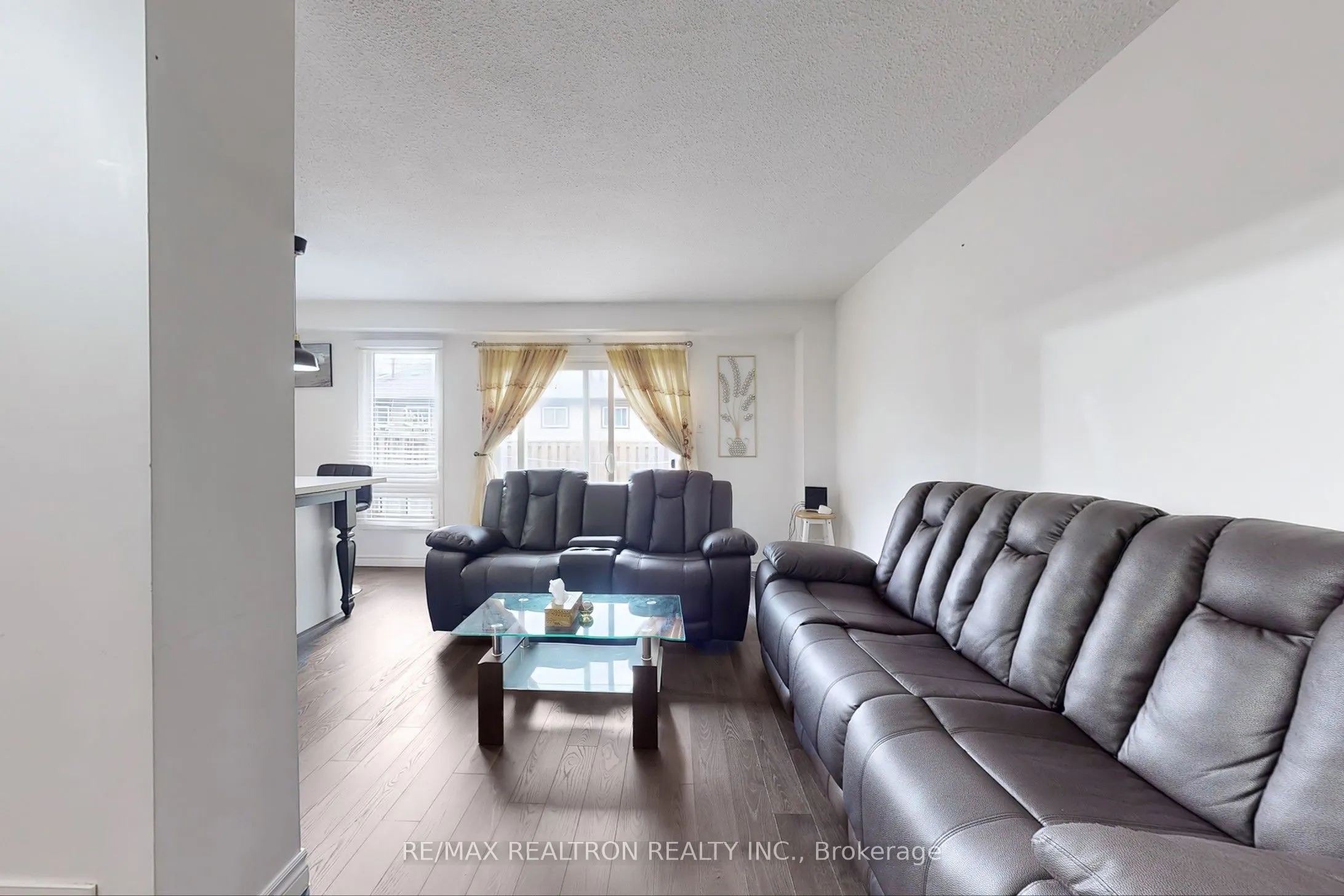 1121 Sandhurst Circle, #20
