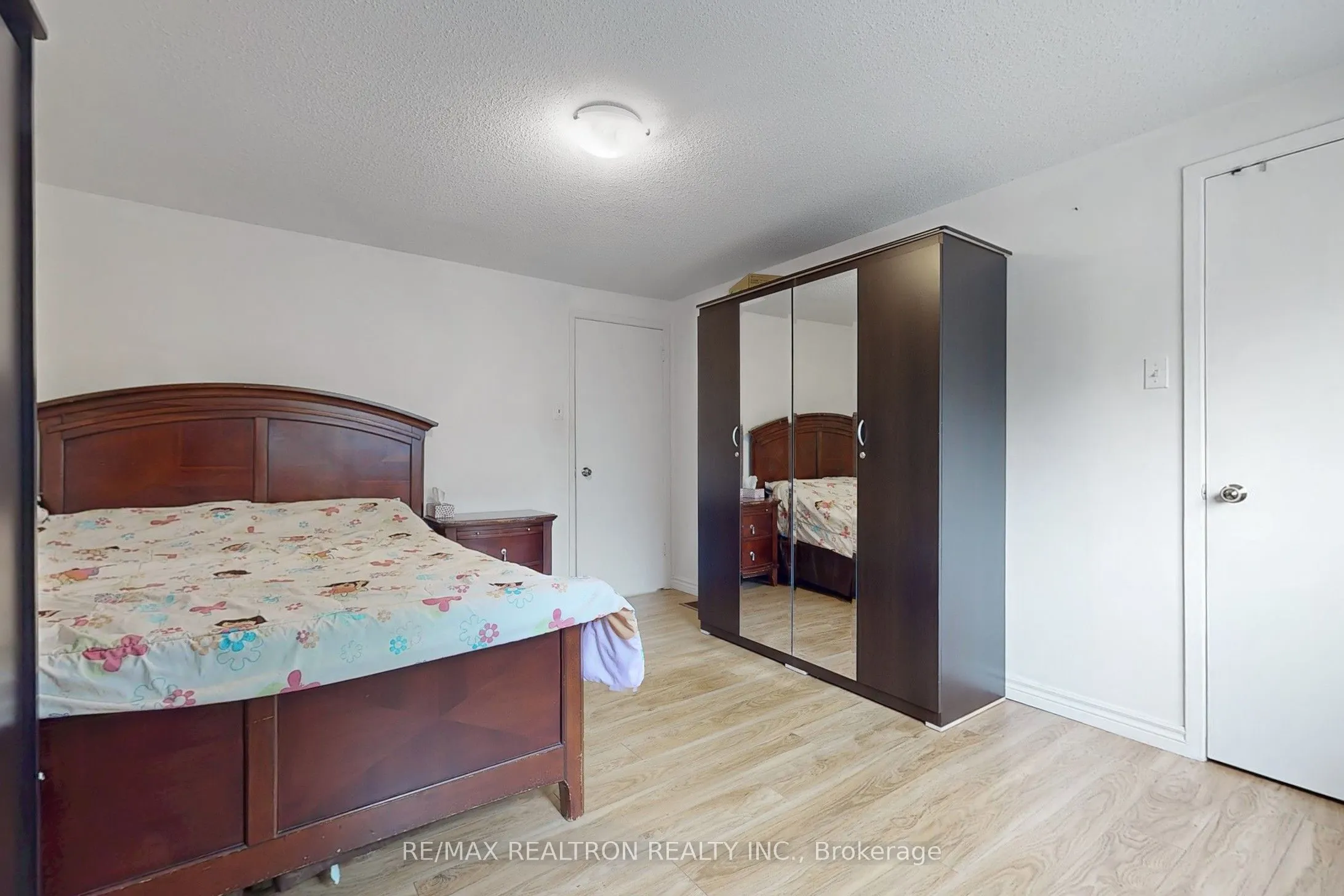 1121 Sandhurst Circle, #20