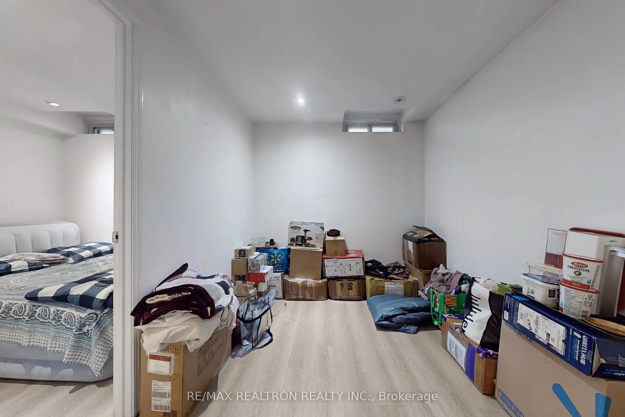 1121 Sandhurst Circle, #20