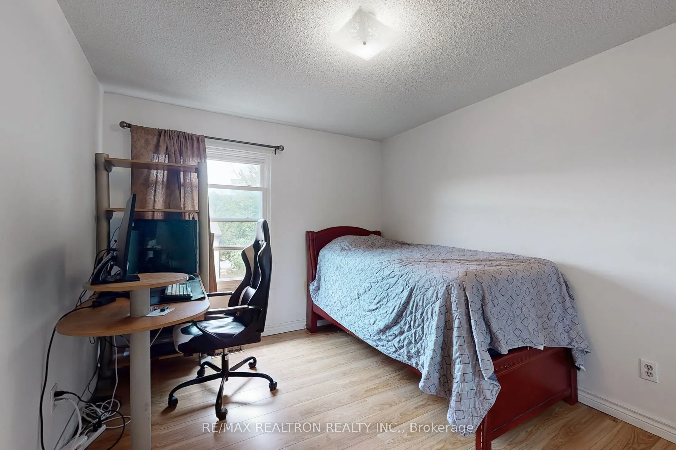 1121 Sandhurst Circle, #20