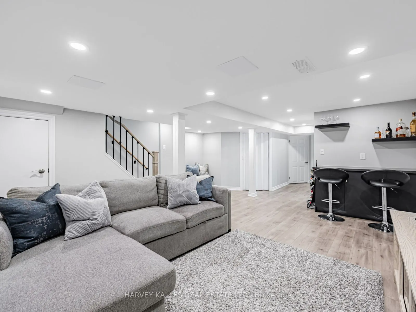 10 Hibbard Dr. Street