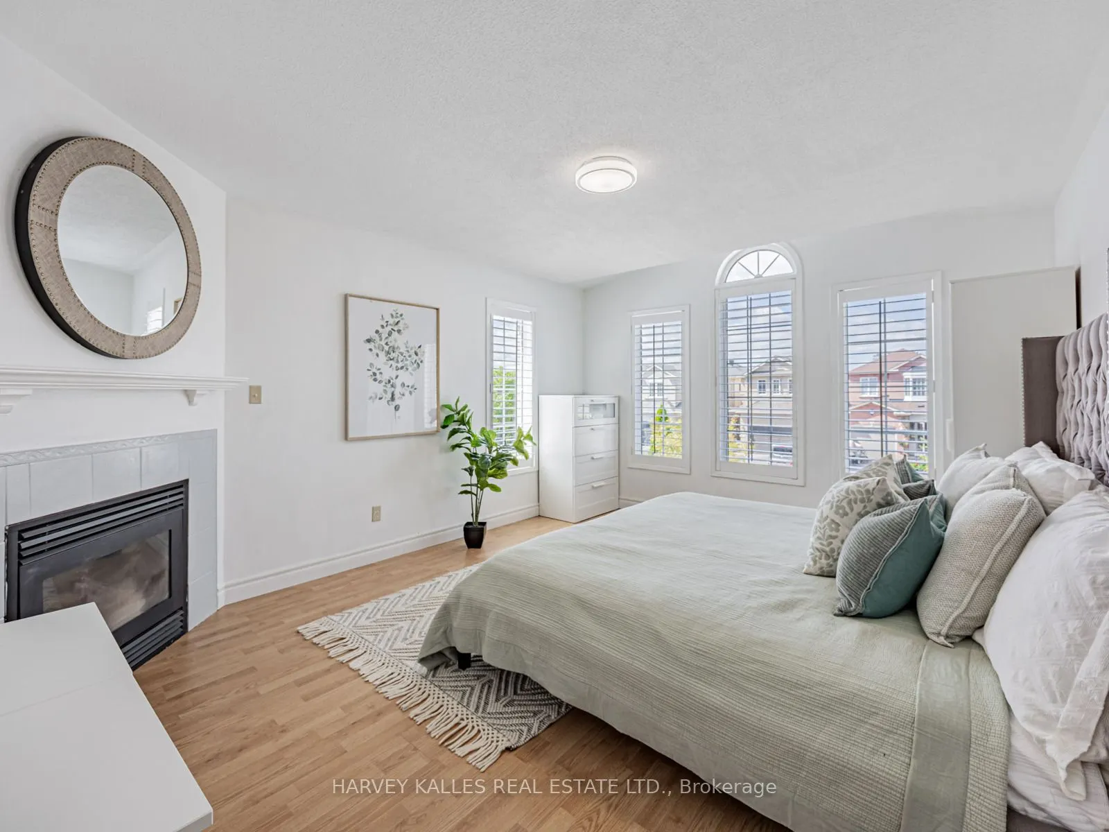 10 Hibbard Dr. Street