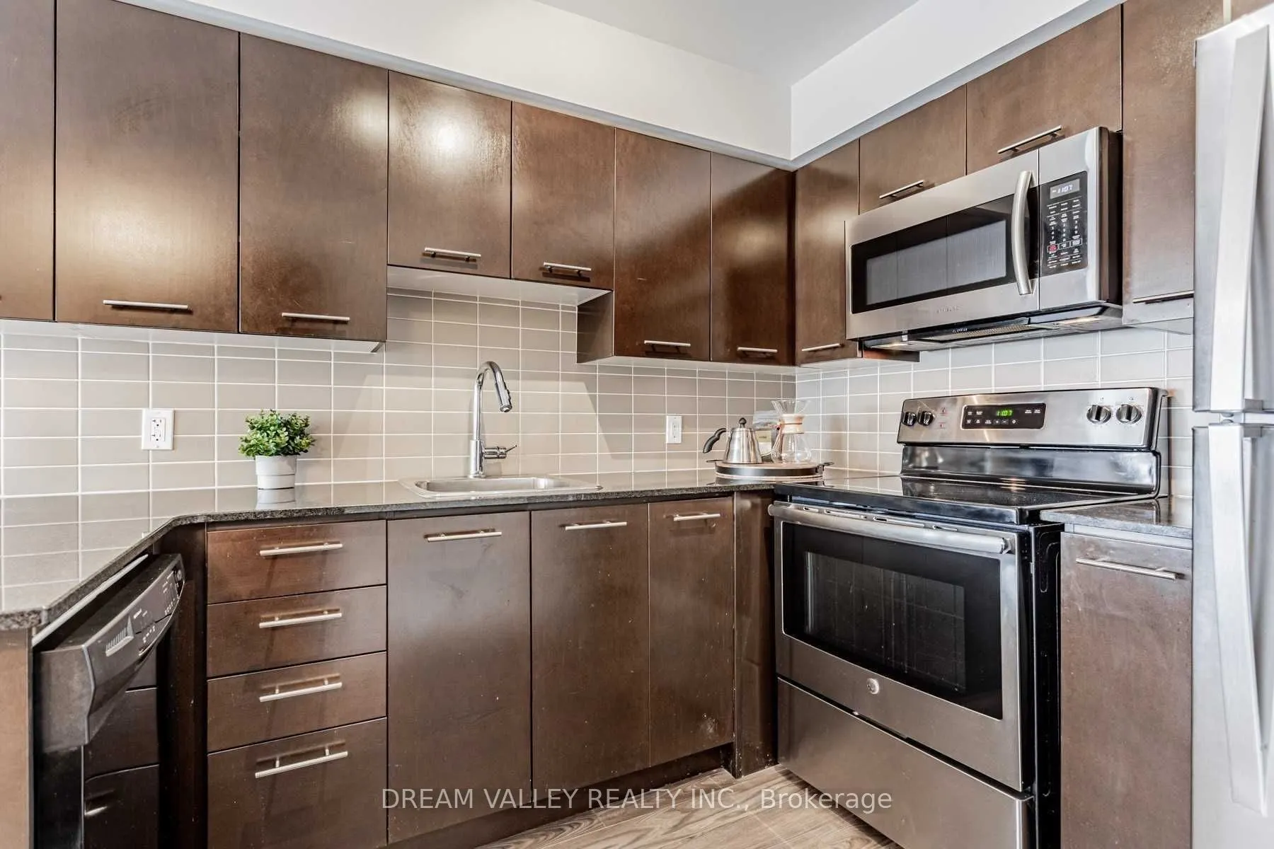 125 Village Green Square, #1304