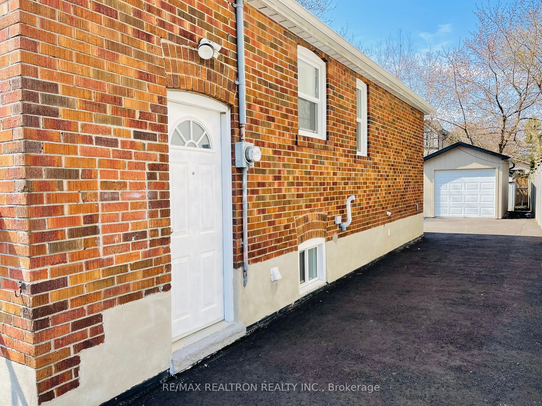 1380 Woodbine Avenue