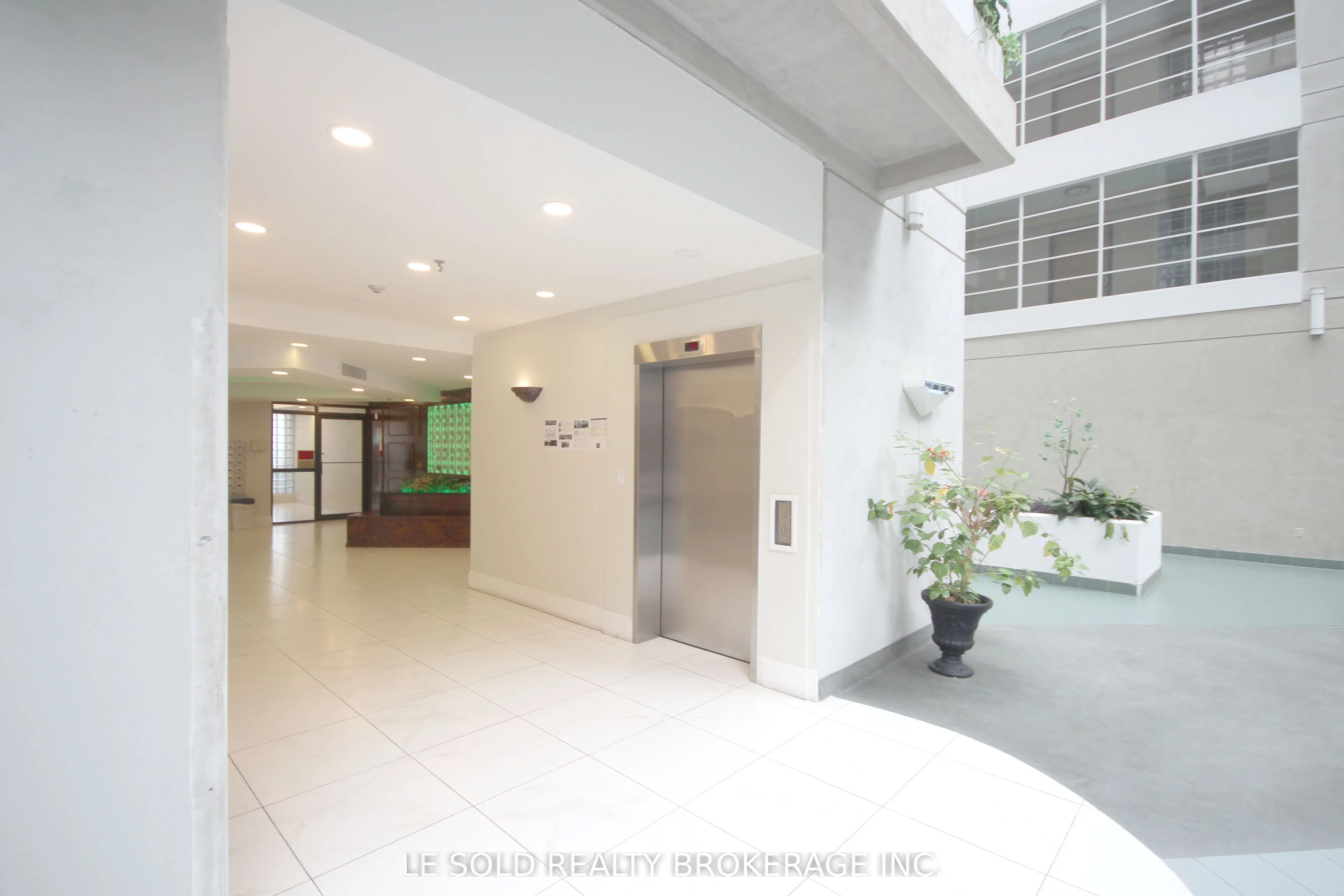 5800 Sheppard Avenue E, #218