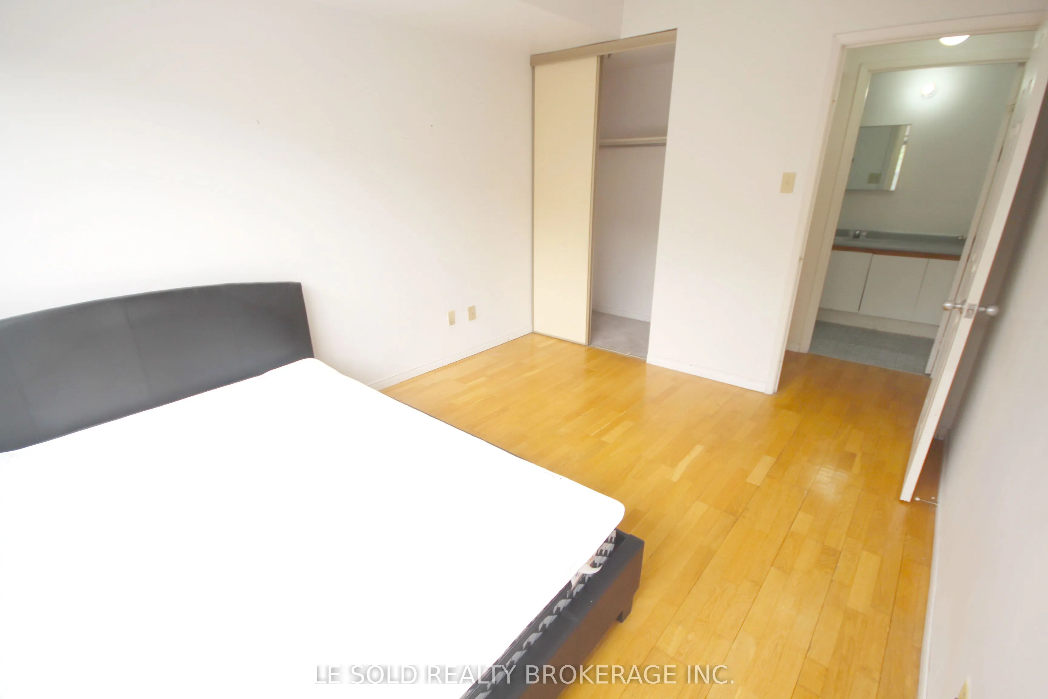5800 Sheppard Avenue E, #218