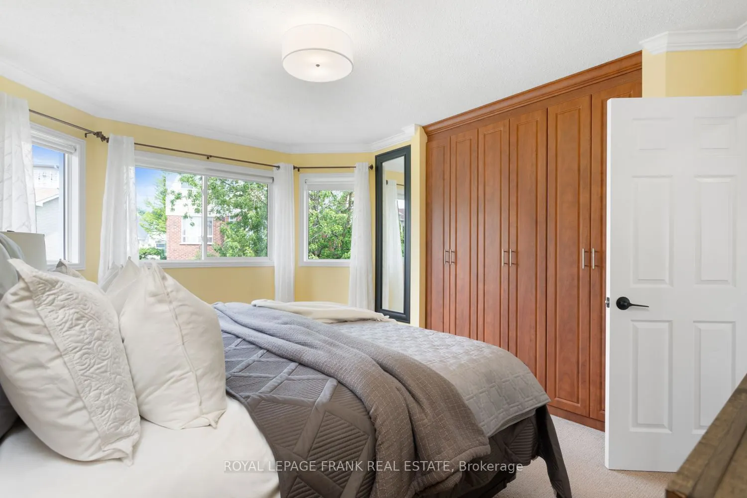 1089 Timberland Crescent