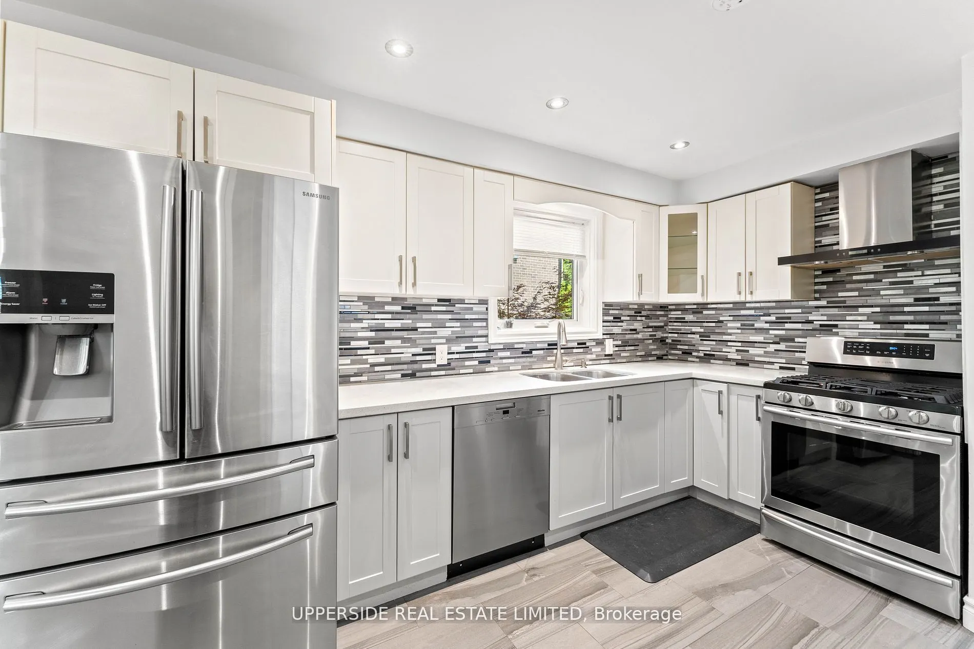 16 Janellan Terrace