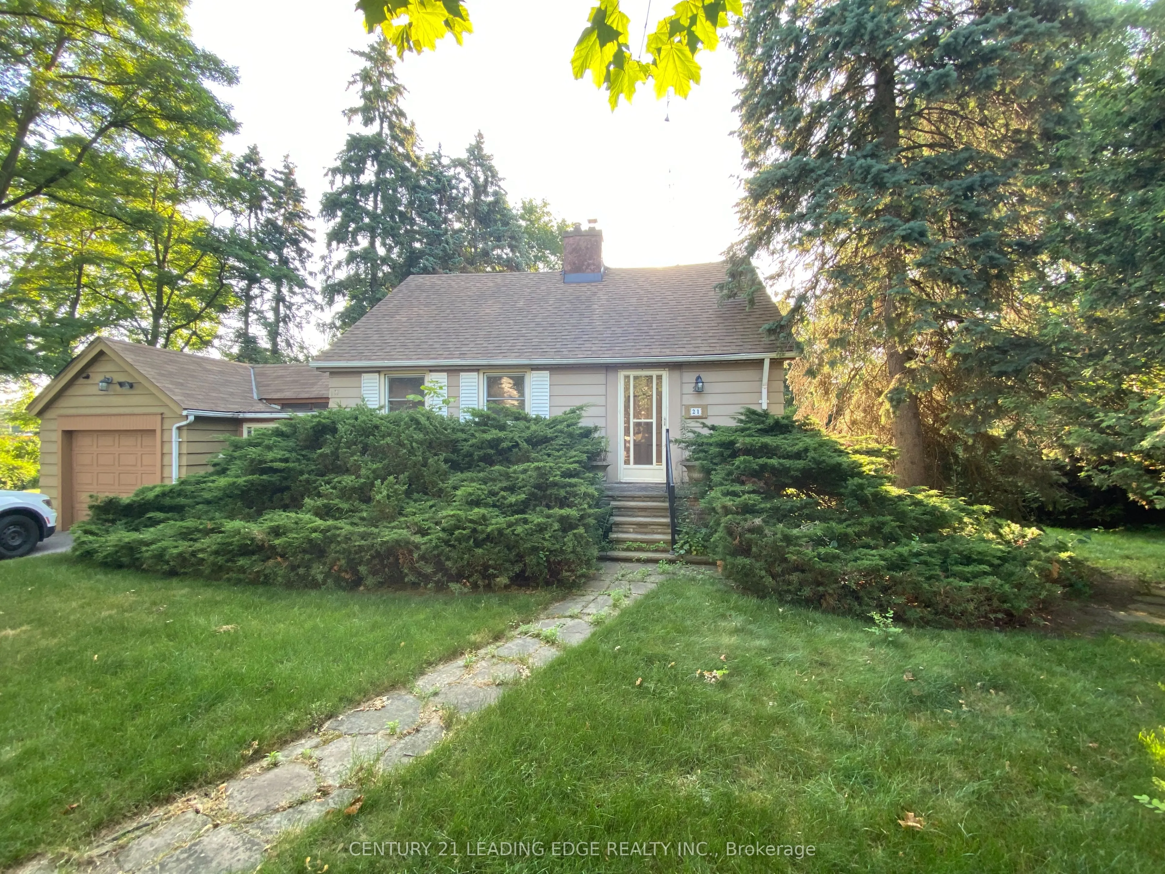 21 Faircroft Boulevard