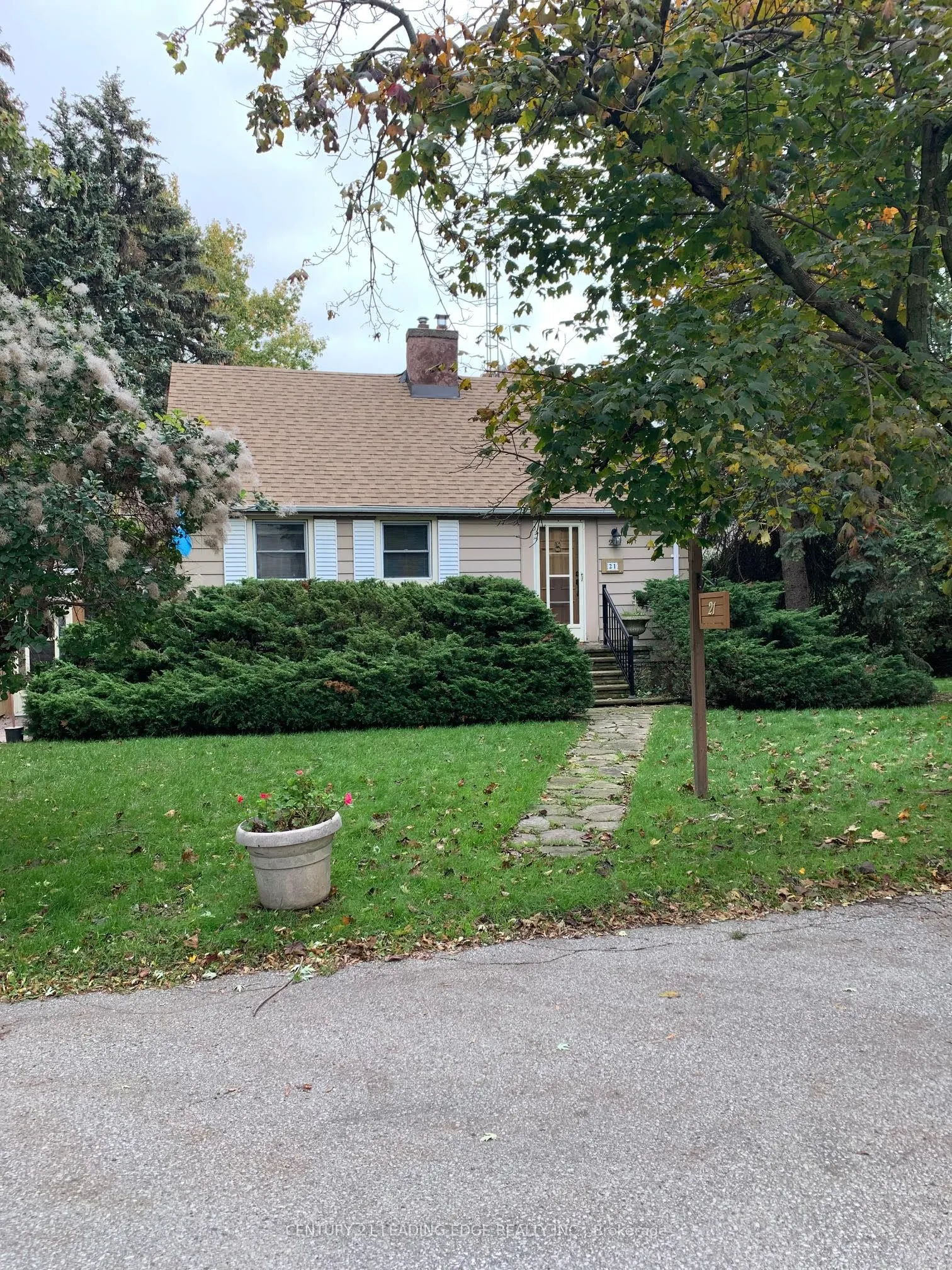 21 Faircroft Boulevard