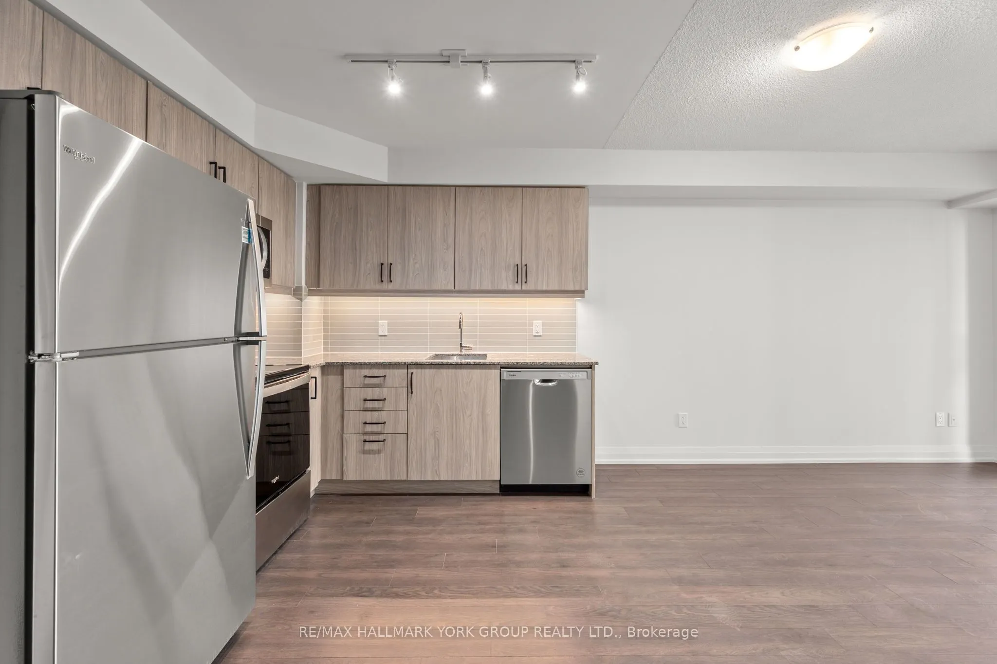 20 Meadowglen Place, #903