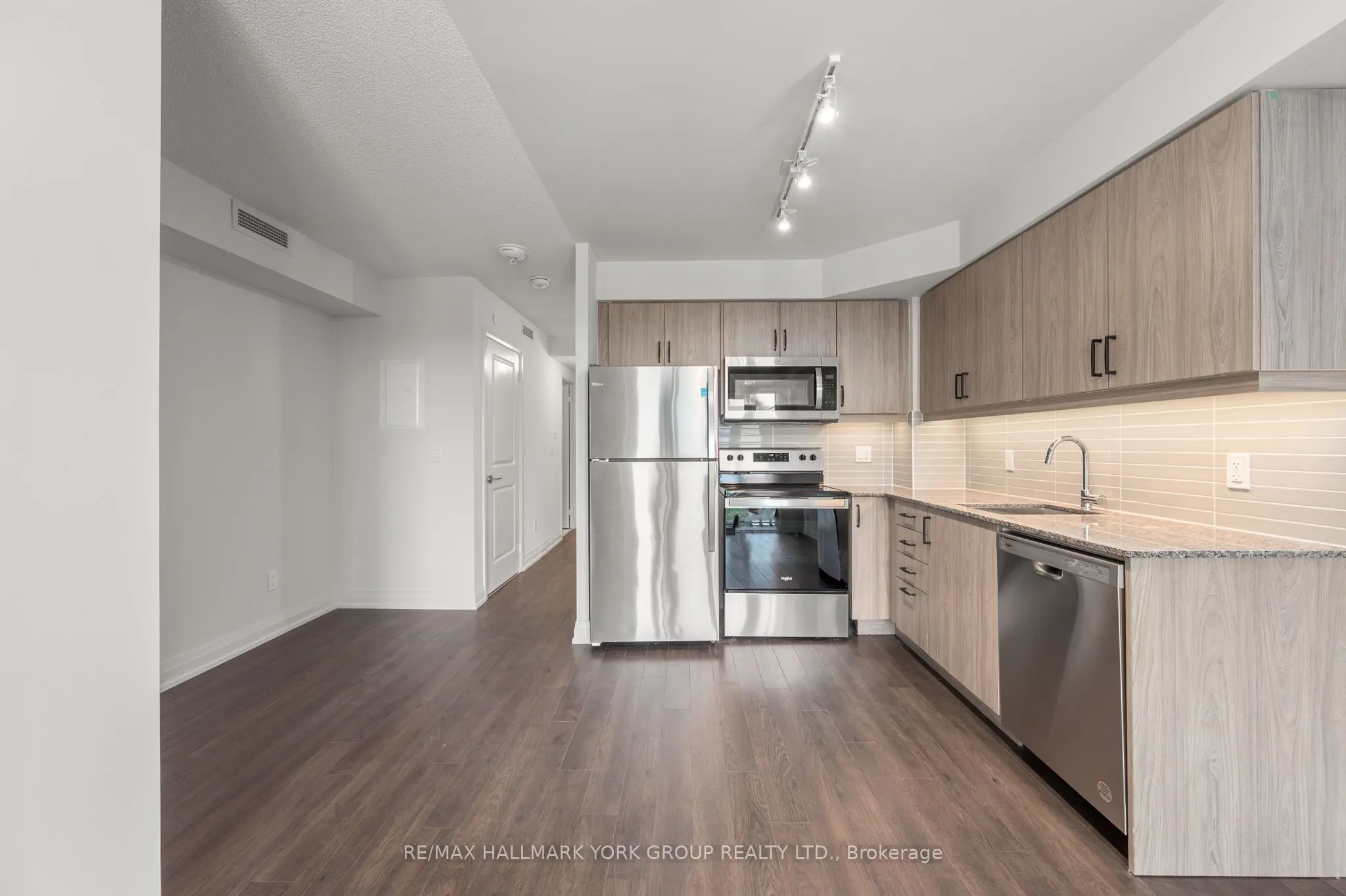 20 Meadowglen Place, #903