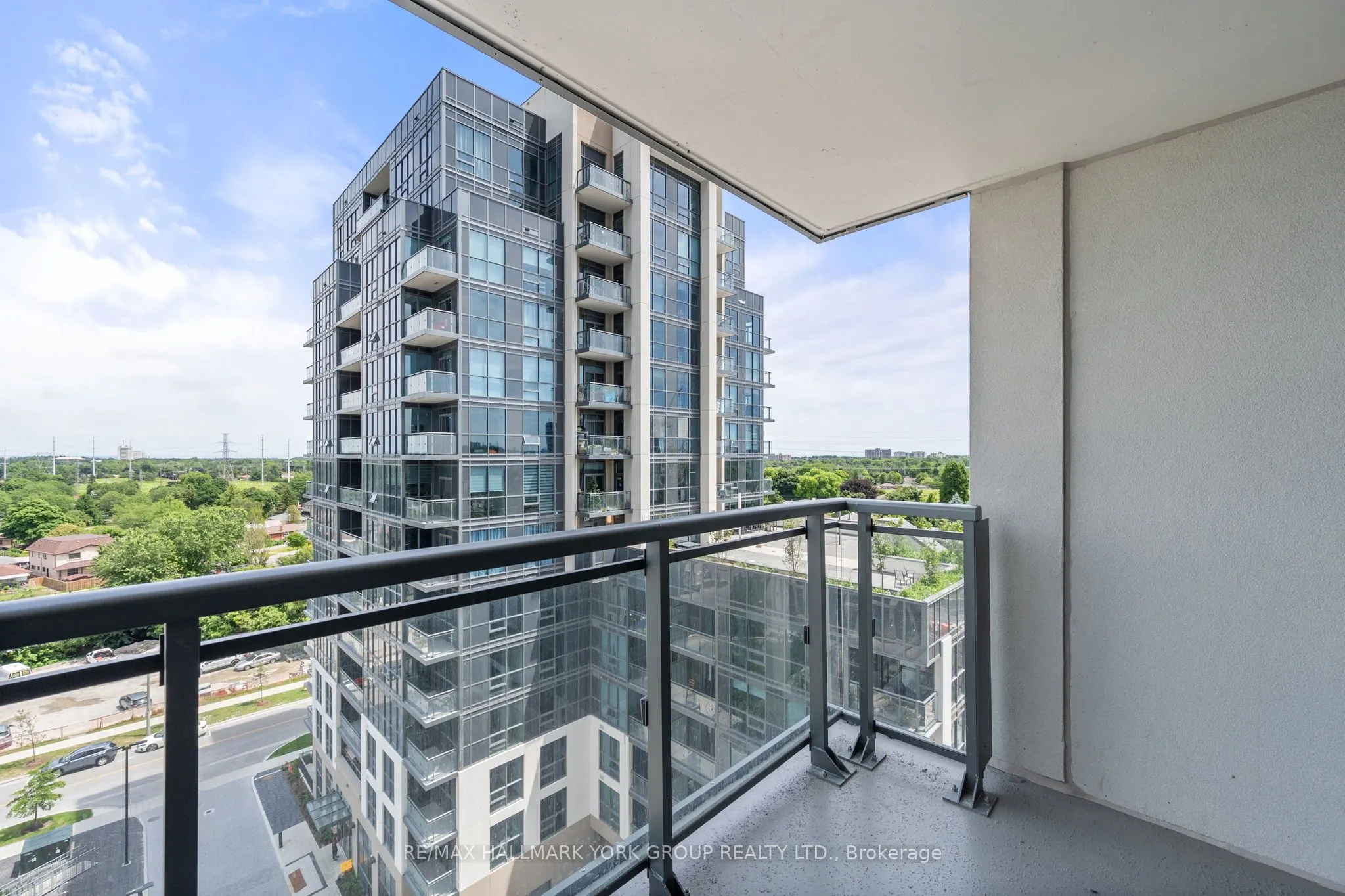 20 Meadowglen Place, #903