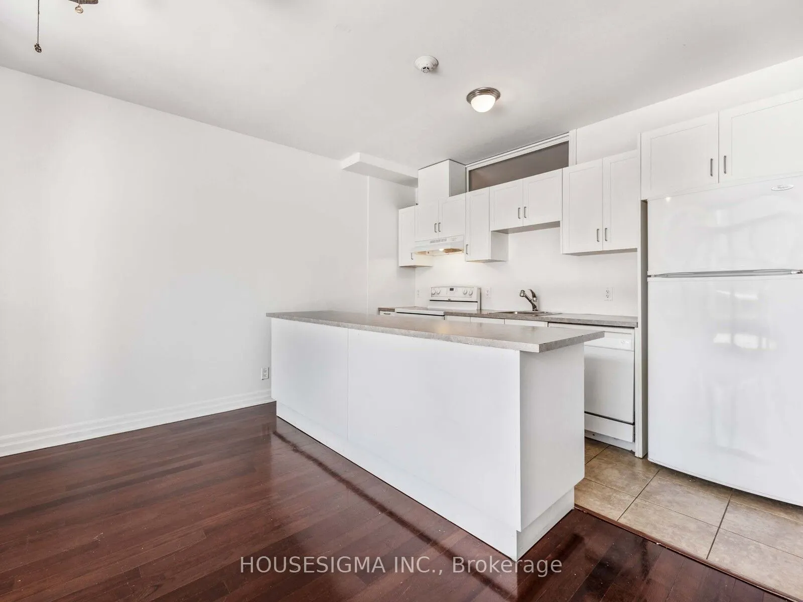 44 Bond Street W, #313