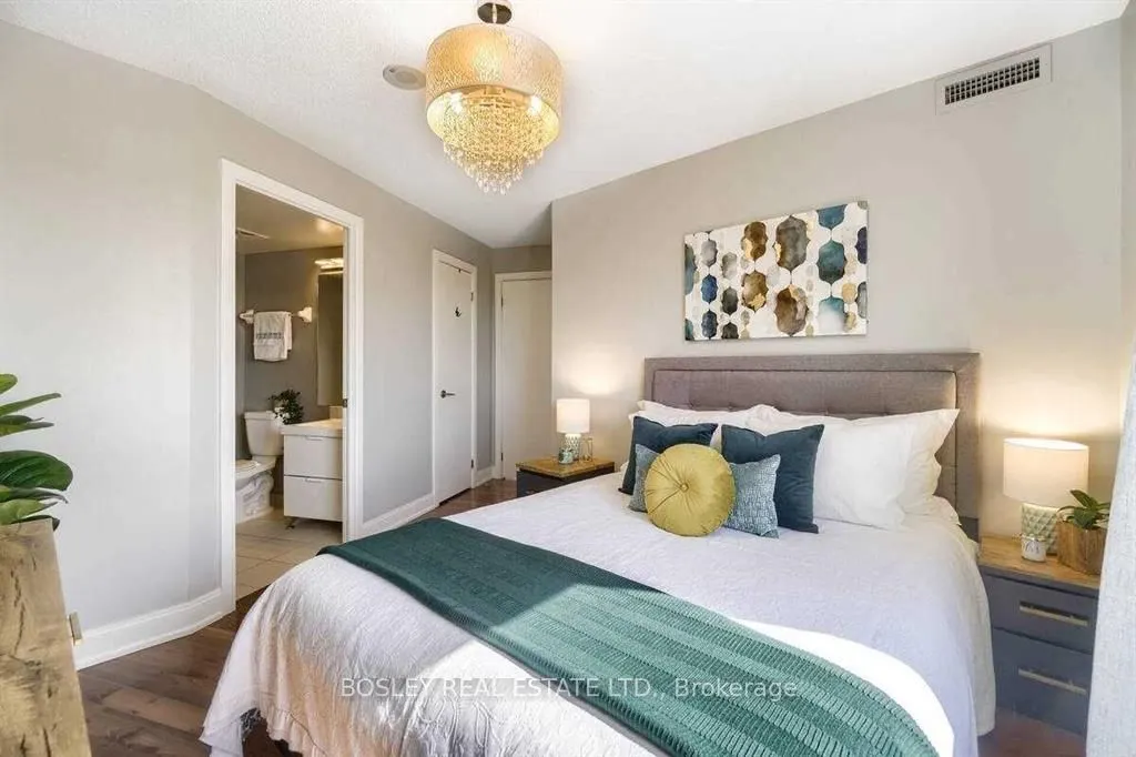 125 Village Green Square, #1108