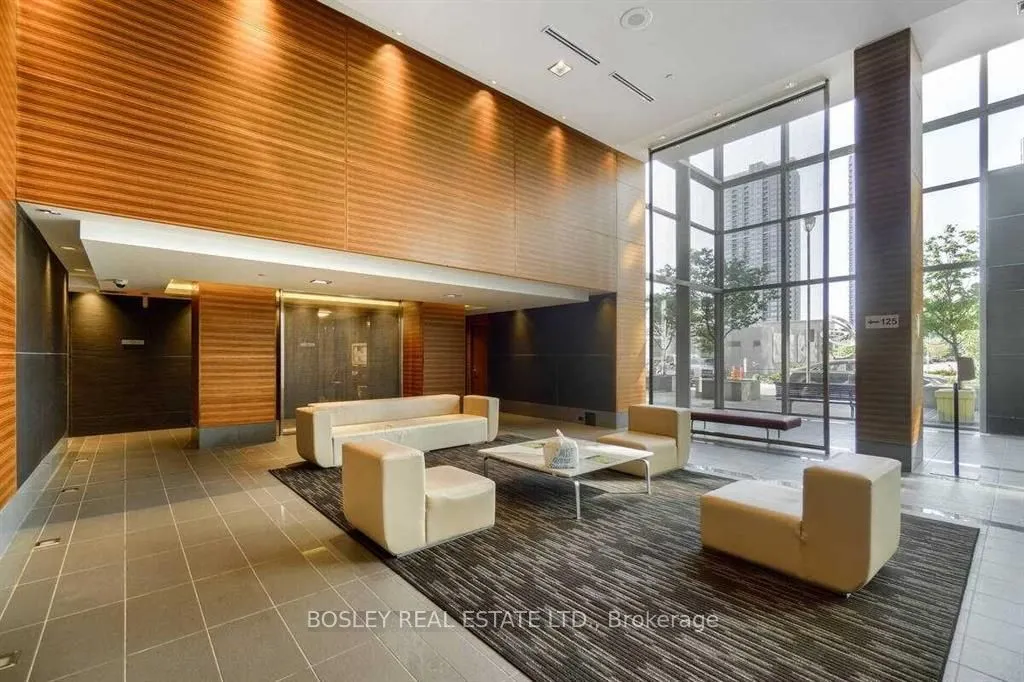125 Village Green Square, #1108