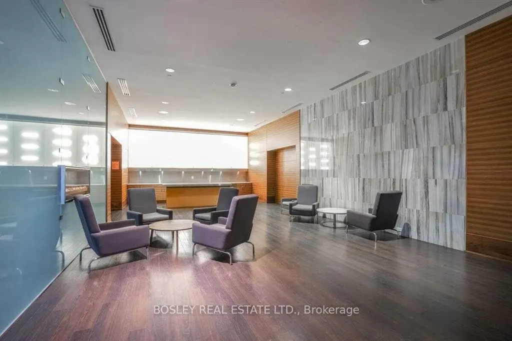125 Village Green Square, #1108