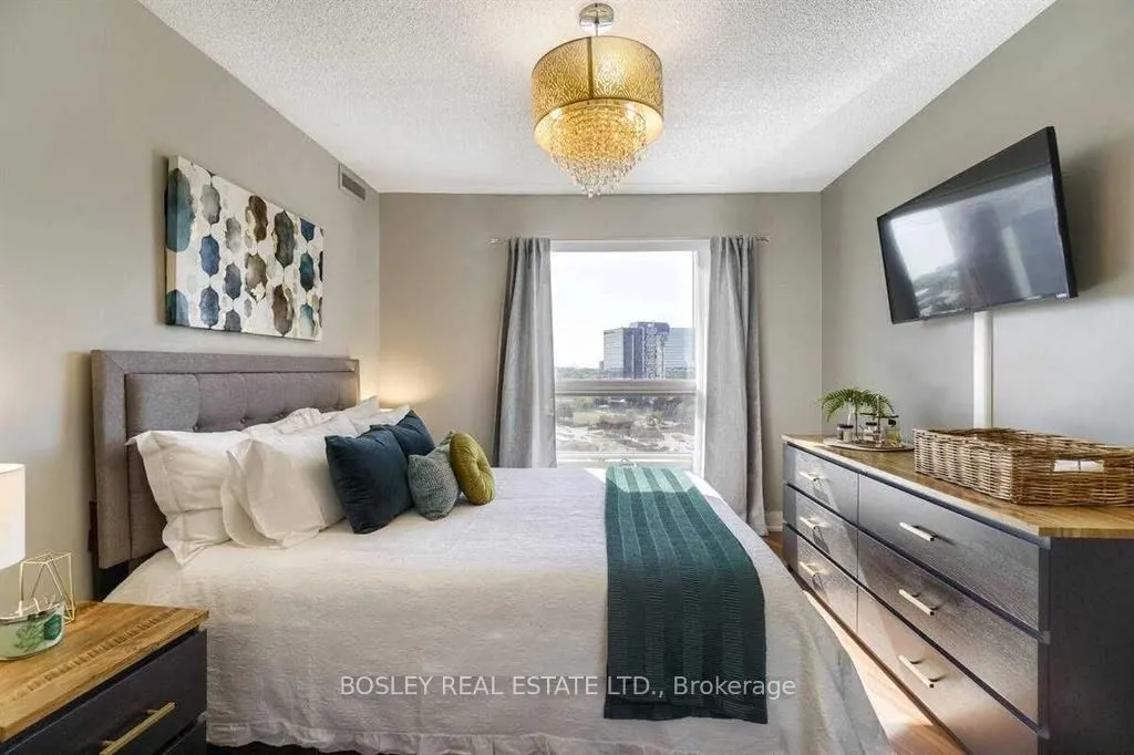 125 Village Green Square, #1108