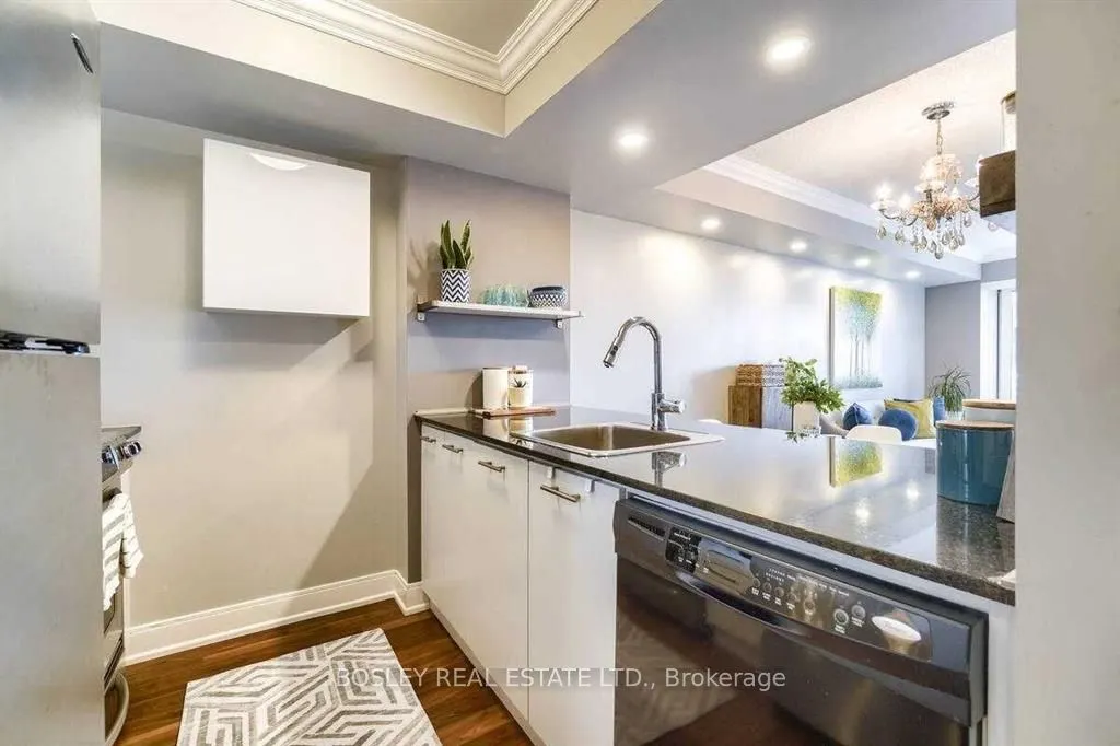 125 Village Green Square, #1108