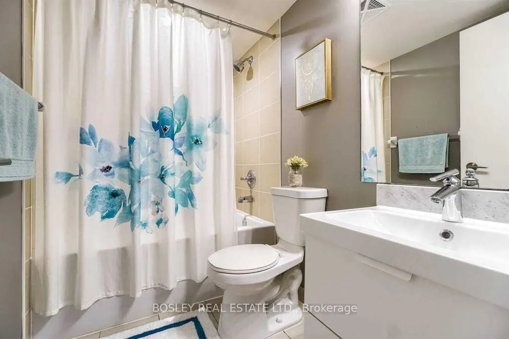 125 Village Green Square, #1108
