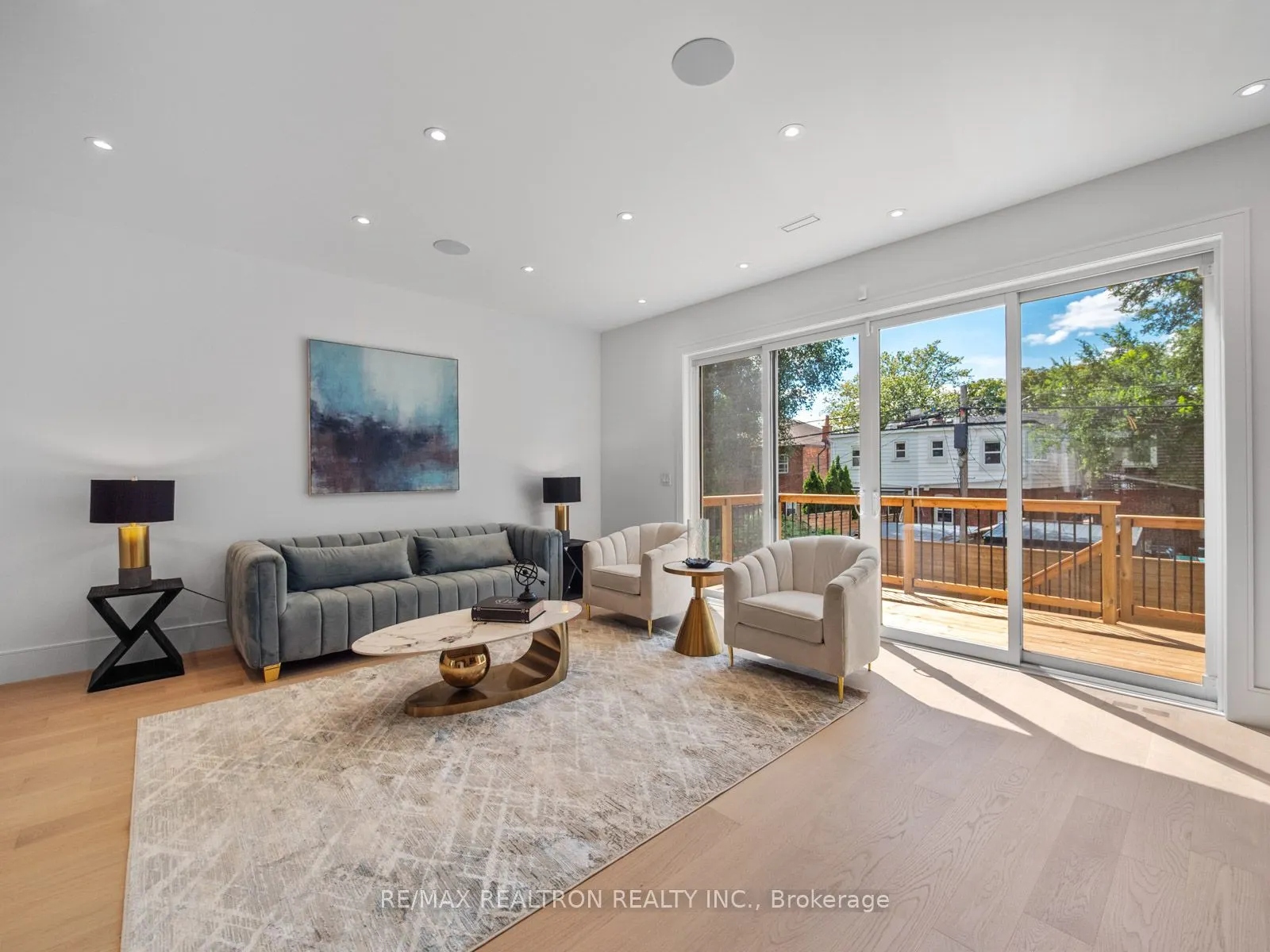 60 ST HUBERT Avenue