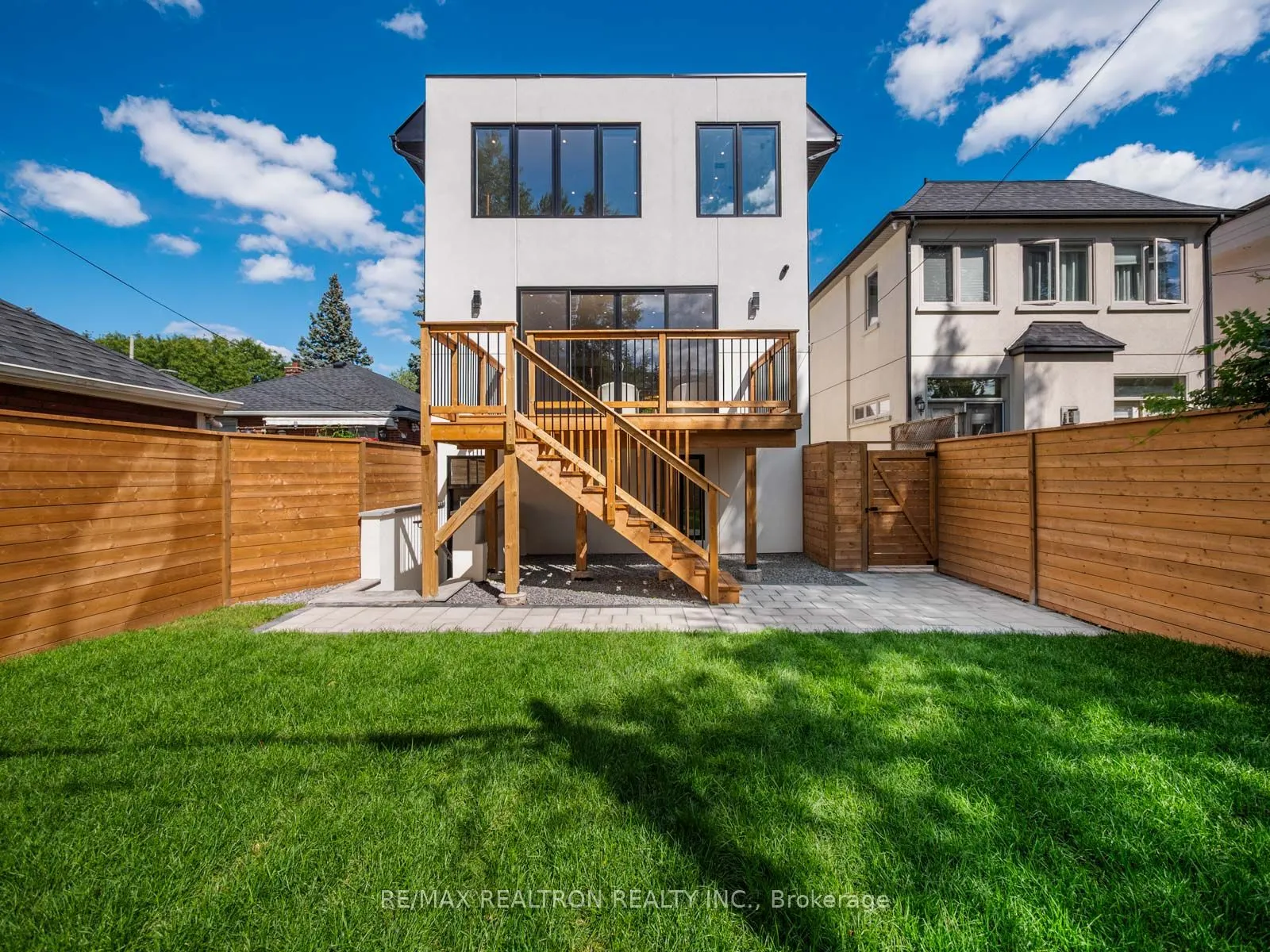 60 ST HUBERT Avenue