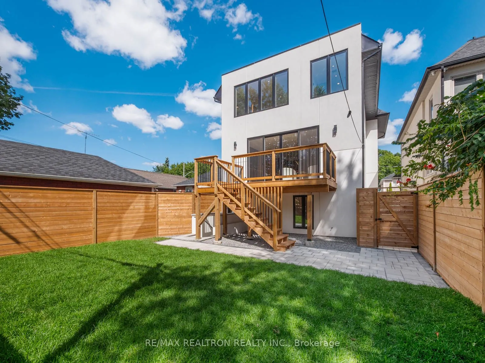 60 ST HUBERT Avenue