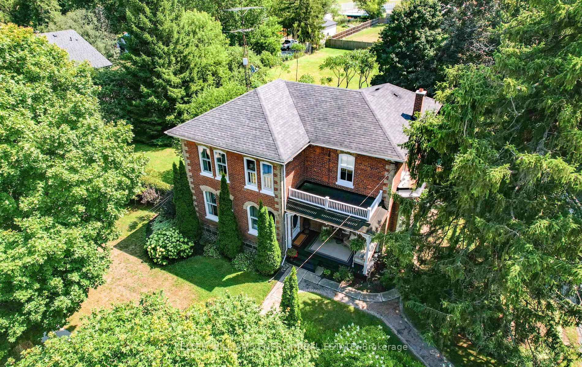 27 Columbus Road E