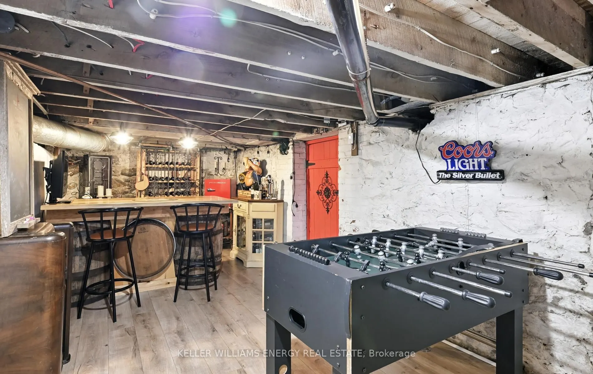 27 Columbus Road E