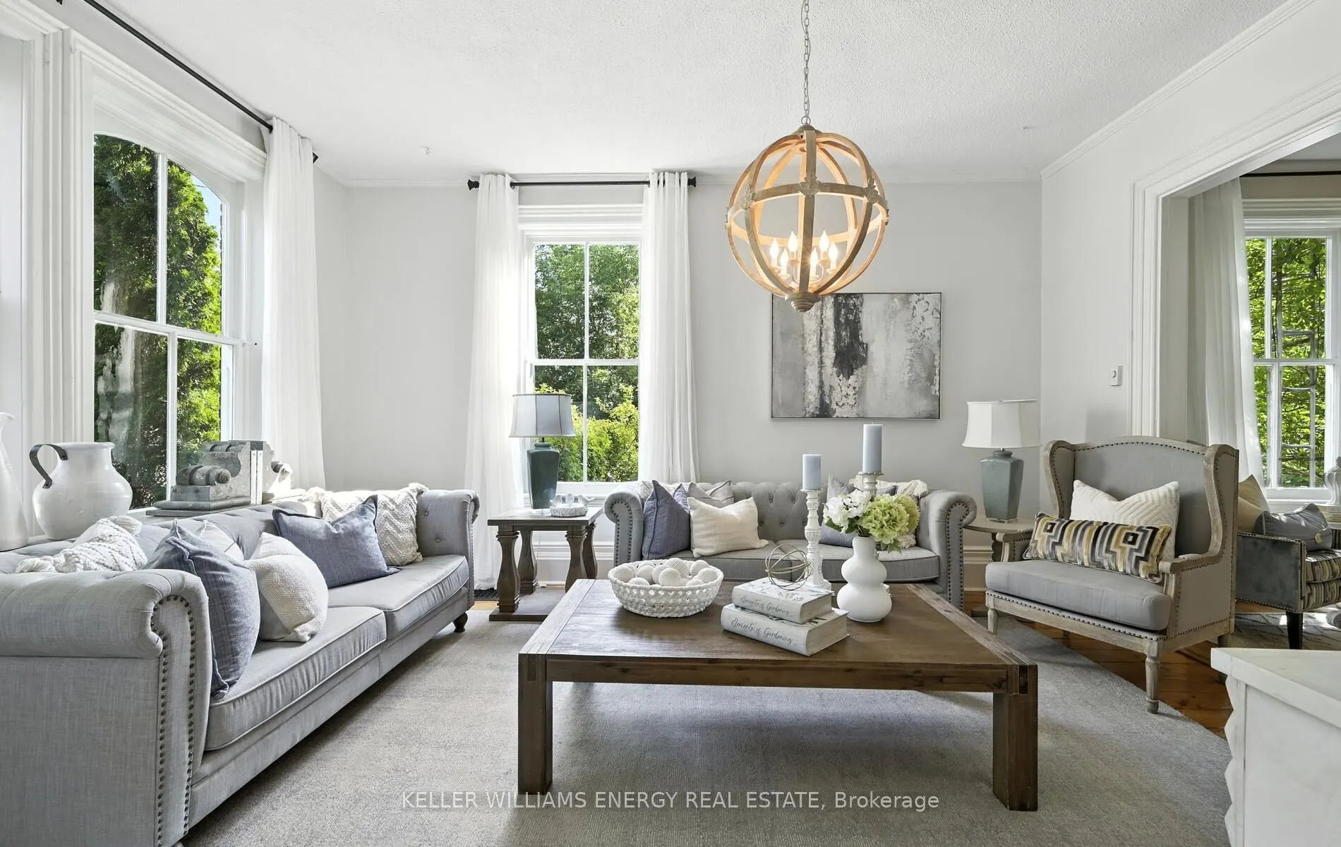 27 Columbus Road E