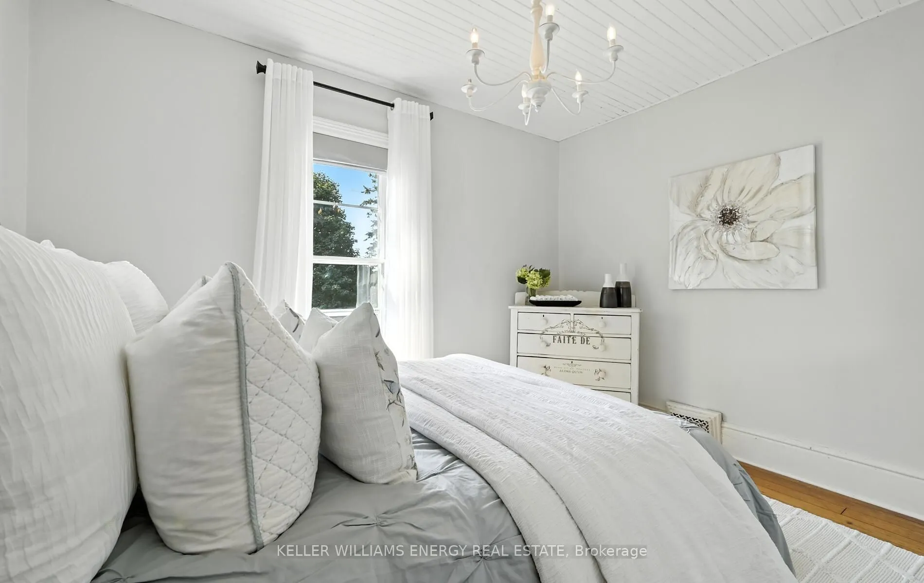 27 Columbus Road E