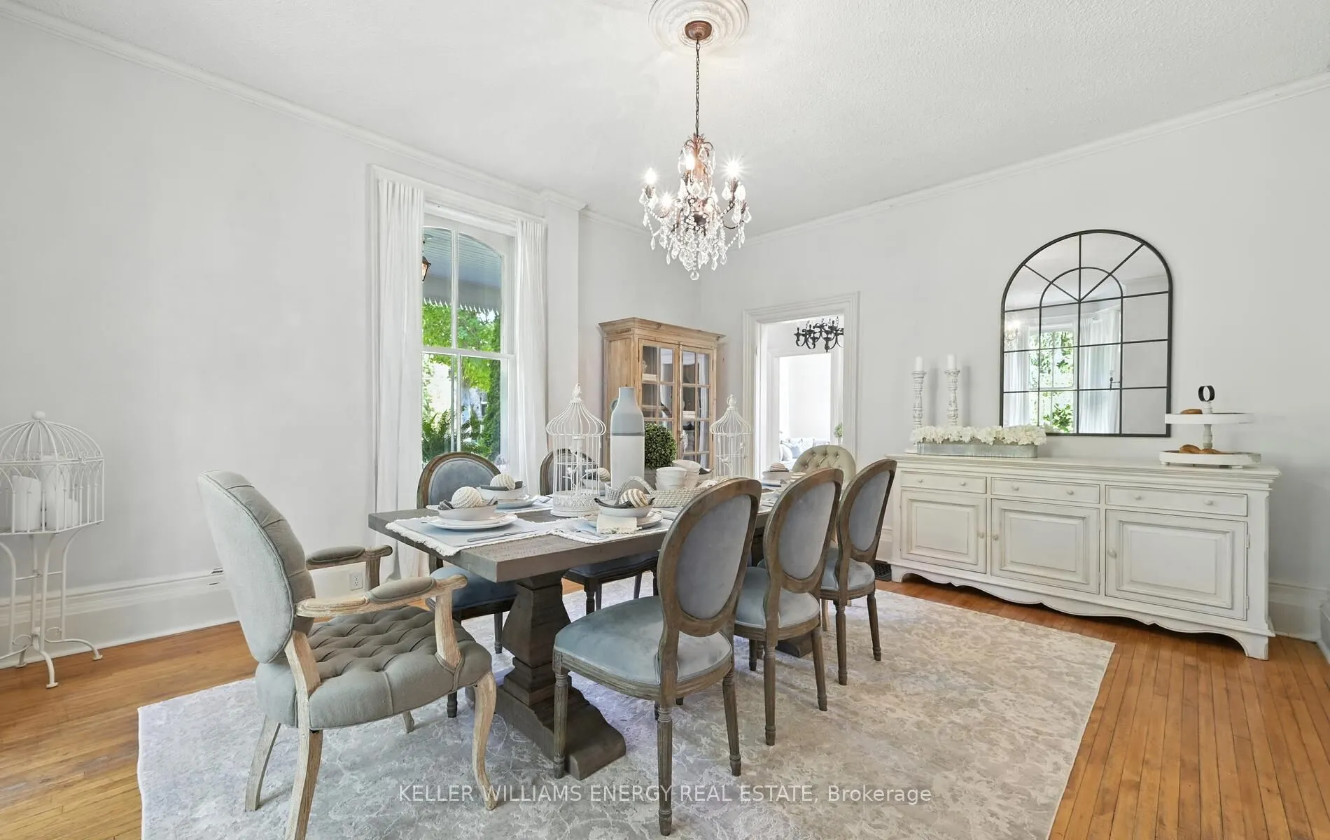 27 Columbus Road E