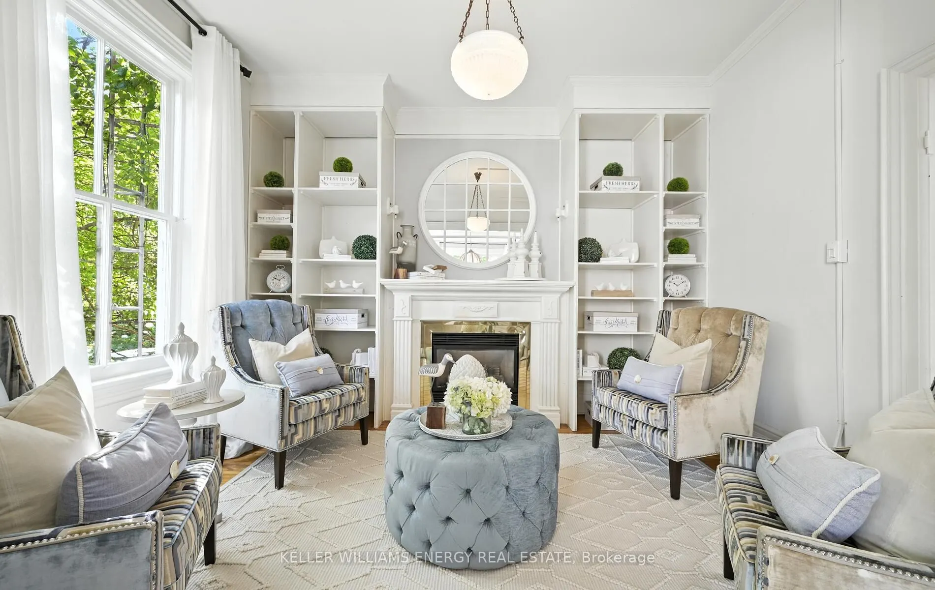 27 Columbus Road E
