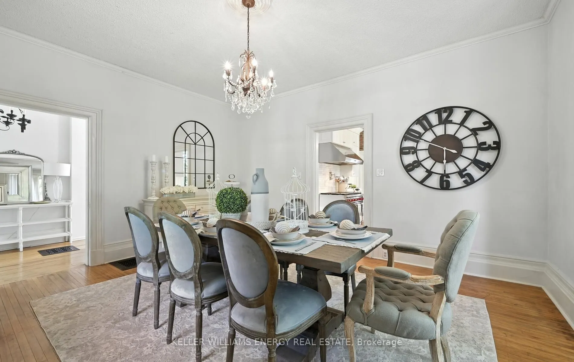 27 Columbus Road E