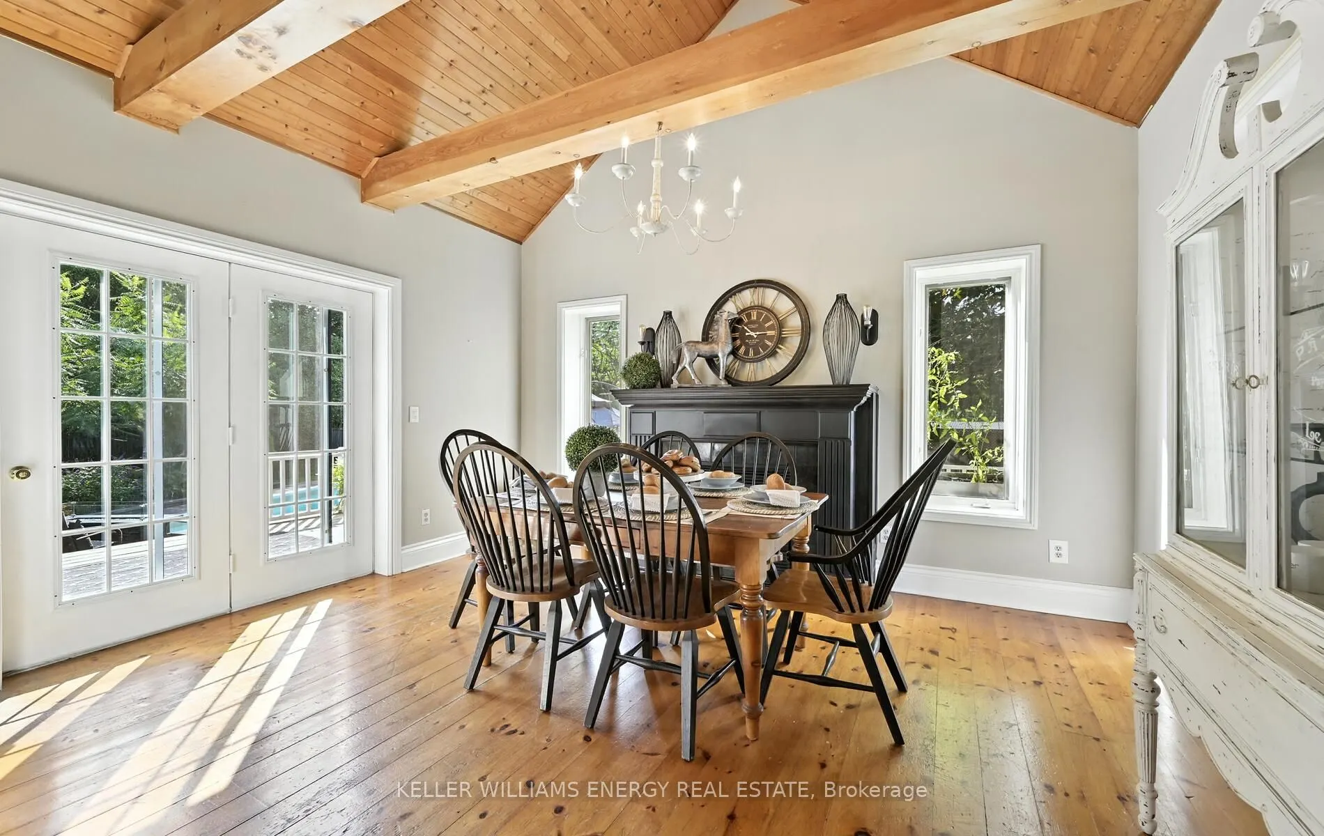 27 Columbus Road E