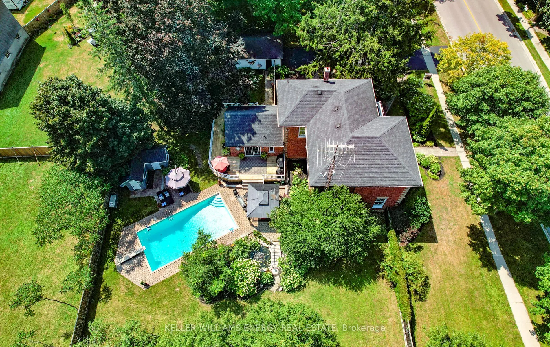 27 Columbus Road E