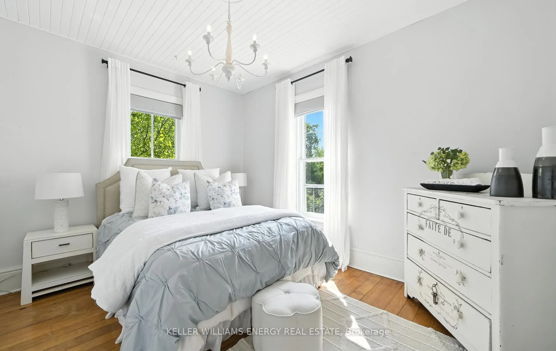27 Columbus Road E