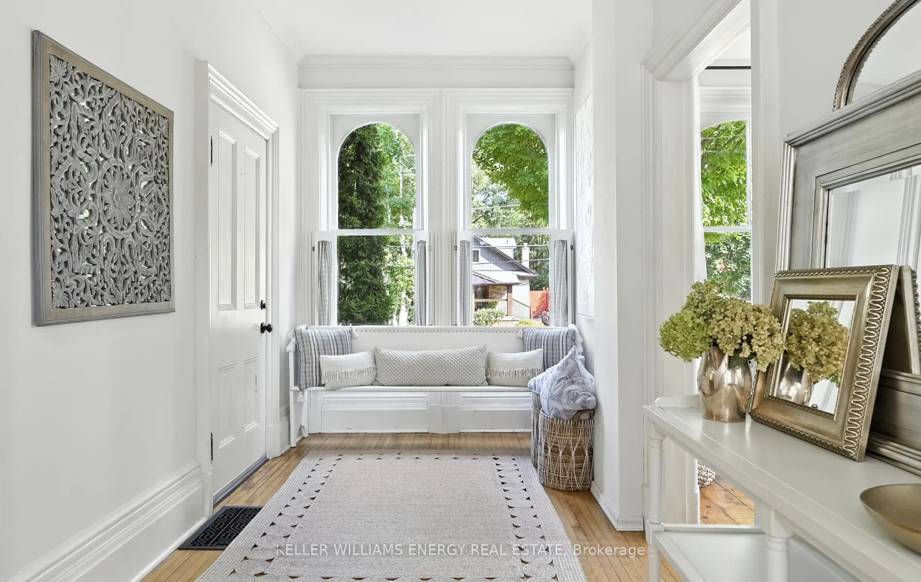 27 Columbus Road E