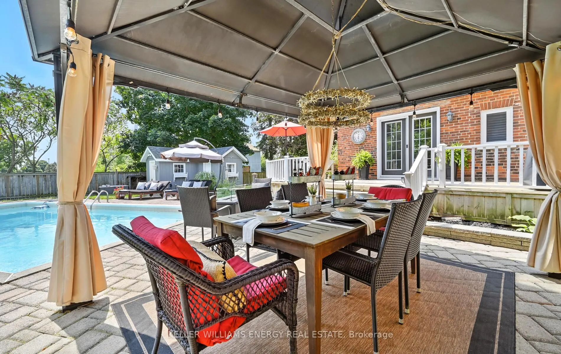 27 Columbus Road E