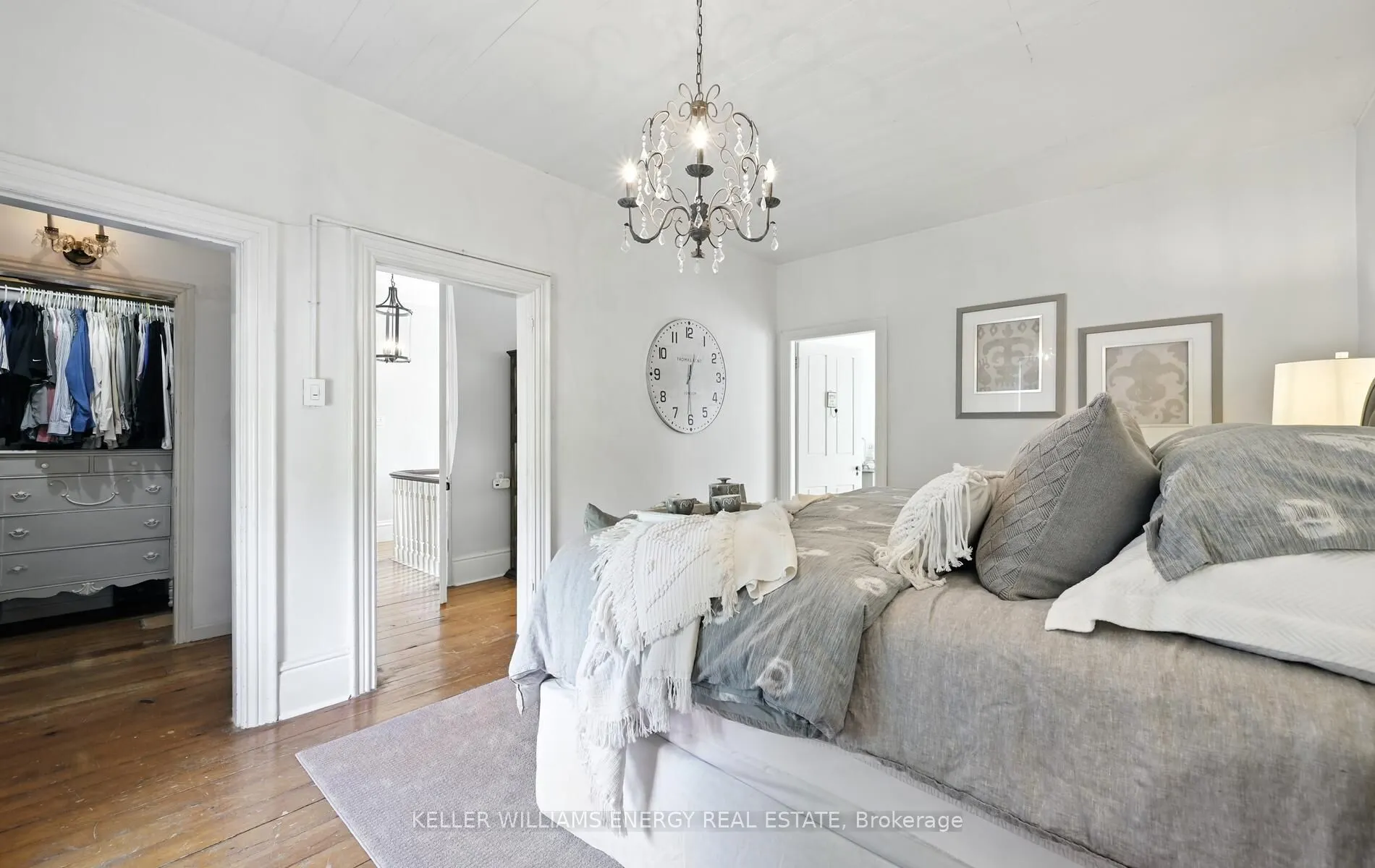 27 Columbus Road E