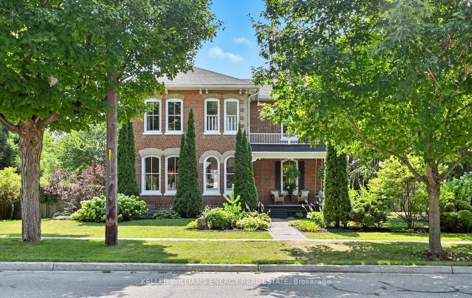 27 Columbus Road E