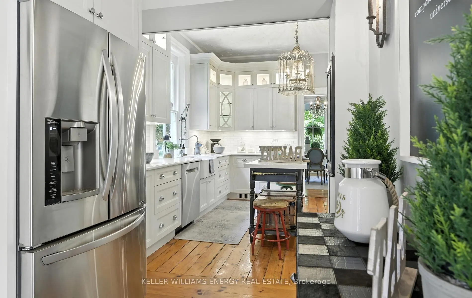 27 Columbus Road E