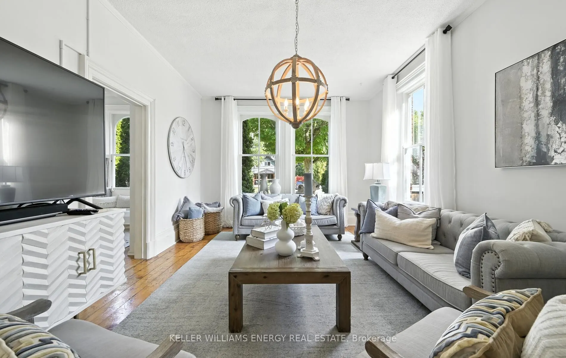 27 Columbus Road E