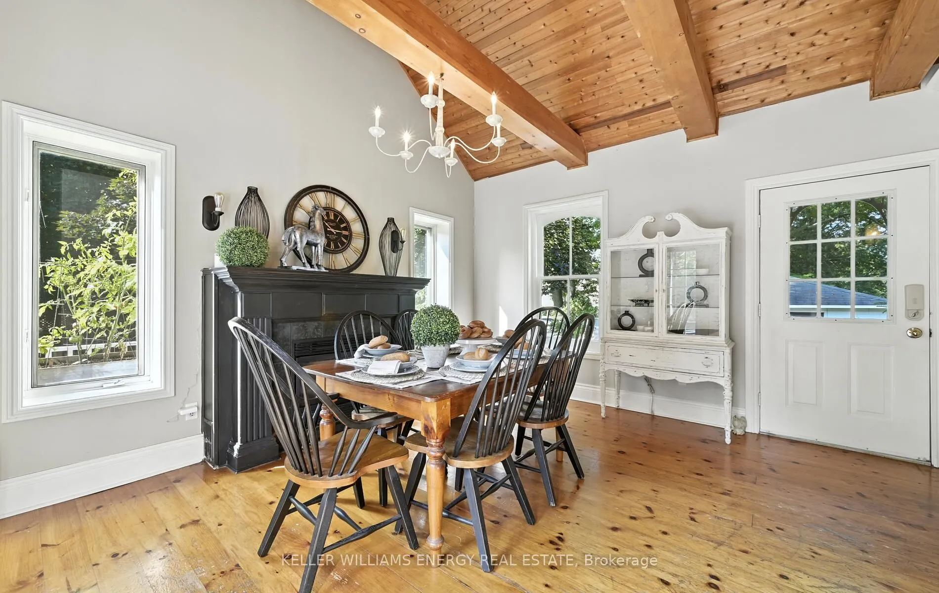 27 Columbus Road E